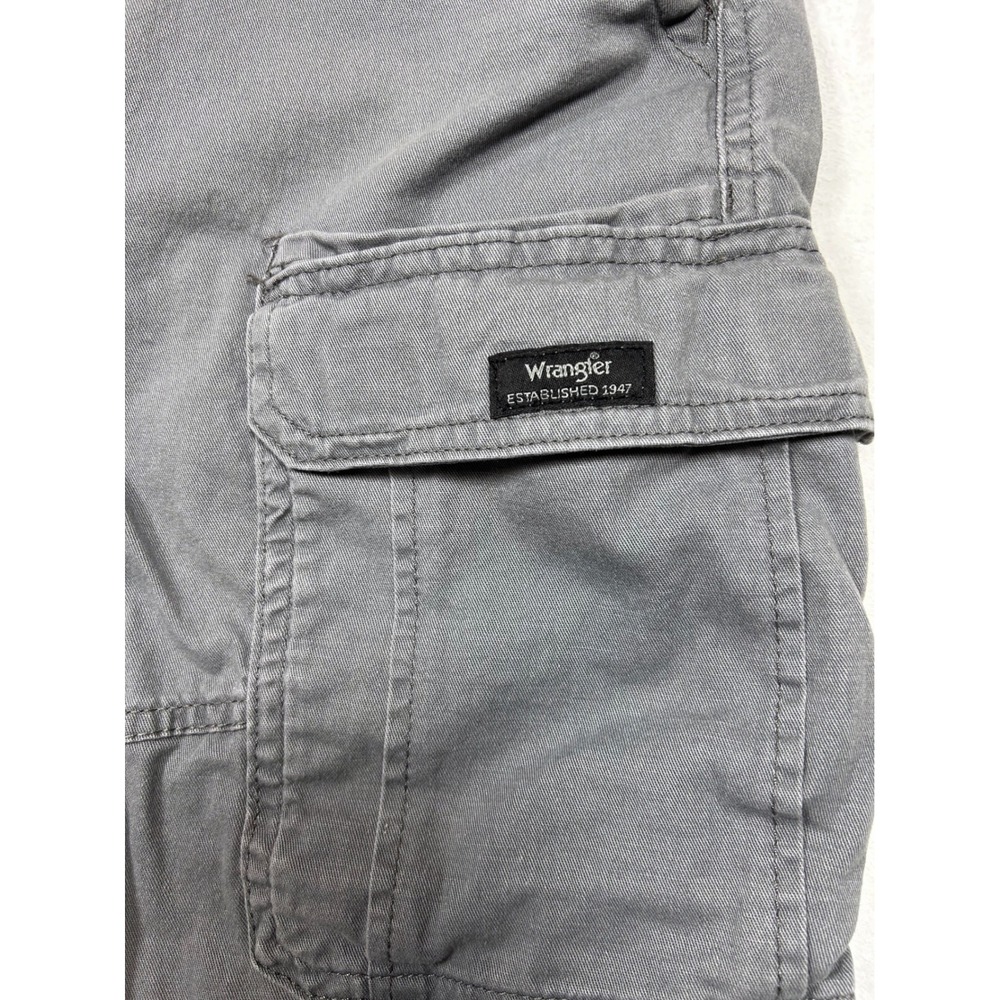Wrangler Relaxed Fit Cargo Shorts Gray 36 Utility Workwear Outdoor - Picture 2 of 7